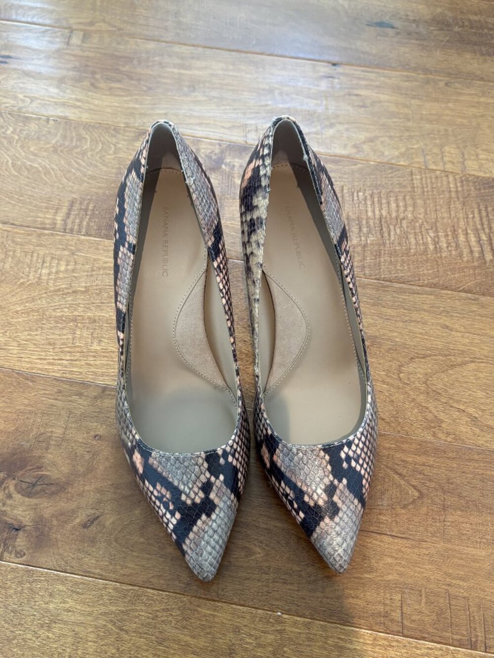 Banana Republic Snake Print Pointed Toe Stiletto Pumps, Size 9